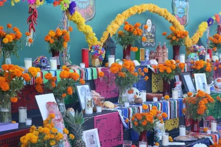 メキシコの死者の日の供物台