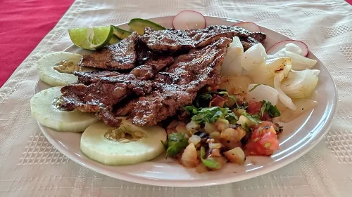 豚ひれ肉の料理「ポク・チュク」