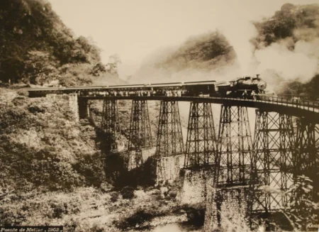 メトラック鉄道橋の列車(1903年)