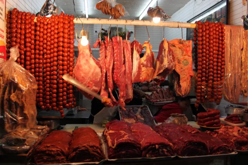 ベインテ・デ・ノビエンブレ市場の肉屋