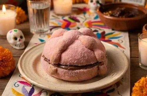 パン・デ・ムエルト(死者の日のパン)チョコレートクリーム入り
