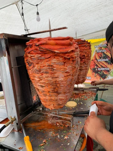 タコスの肉を焼く縦型ロースター「トロンポ」